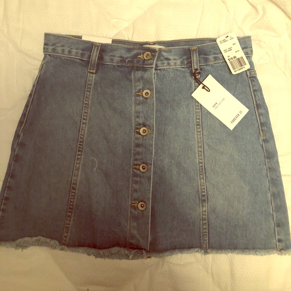 NEVER BEEN WORN Forever 21 button-down DENIM SKIRT
